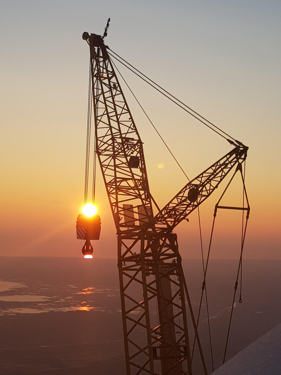 Don't let the sun go down on me! Great shot for AIS Wind Energy! 

#lg1750 #windpower #windenergy