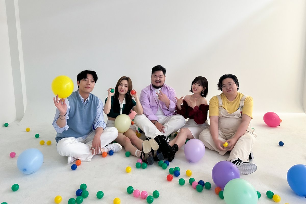 MLDMUSIC_twt's tweet photo. [나린] [APRIL FOOL] 재킷 촬영 비하인드

🎈 https://t.co/BbIfqDx1G0

#NARIN #나린 #APRILFOOL https://t.co/JX88lTonMh