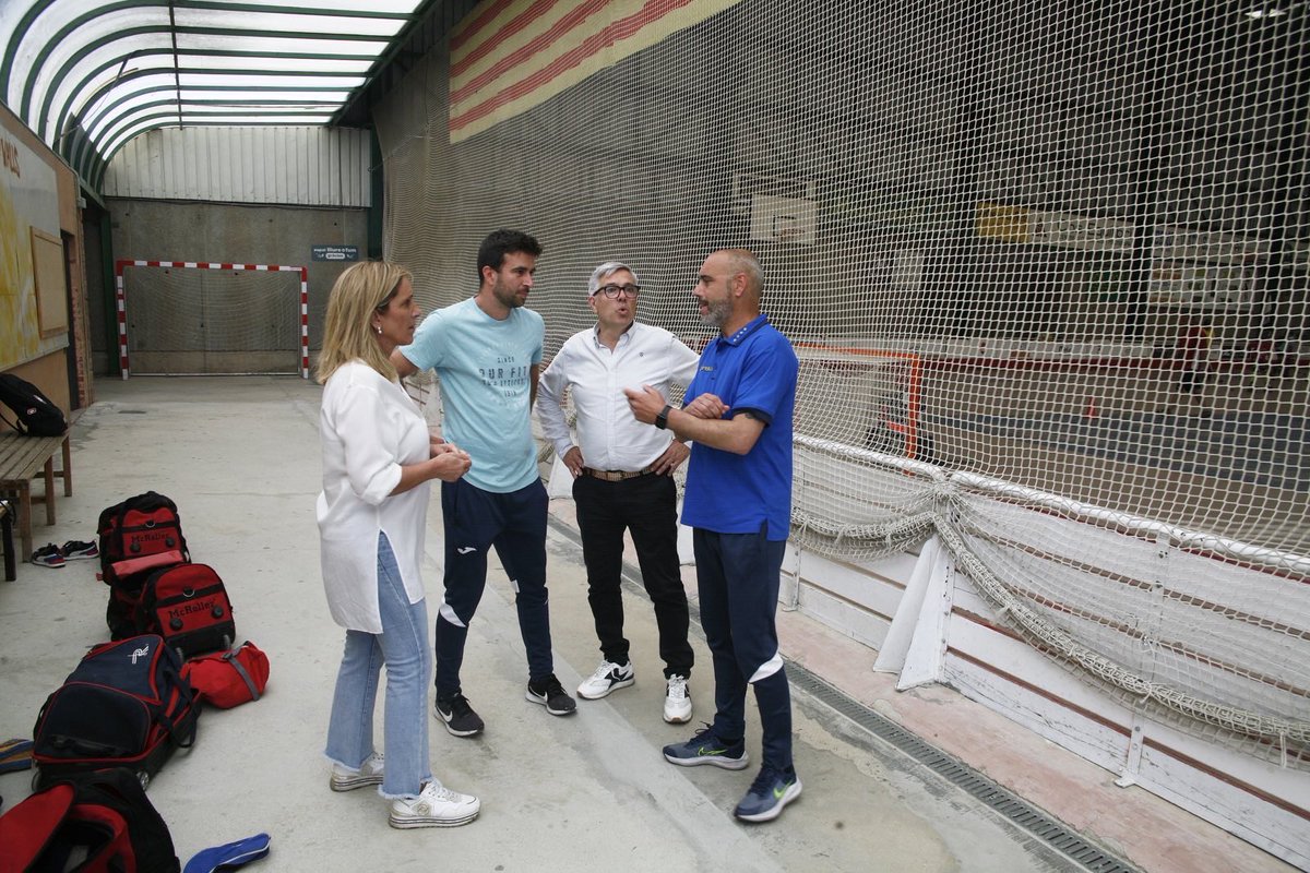 JuntsXValls's tweet photo. 📰 Esports | 𝗝𝘂𝗻𝘁𝘀 𝗽𝗲𝗿 𝗩𝗮𝗹𝗹𝘀 𝗽𝗿𝗼𝗽𝗼𝘀𝗮 definir en el proper mandat 𝗲𝗹 𝗽𝗿𝗼𝗷𝗲𝗰𝘁𝗲 𝗱’𝗮𝗺𝗽𝗹𝗶𝗮𝗰𝗶𝗼́ 𝗱𝗲 𝗹𝗲𝘀 𝘇𝗼𝗻𝗲𝘀 𝗲𝘀𝗽𝗼𝗿𝘁𝗶𝘃𝗲𝘀 𝗱𝗲 𝗹𝗮 𝗰𝗶𝘂𝘁𝗮𝘁 🆕🏀 i millores als actuals equipaments https://t.co/M90NjkFVKC