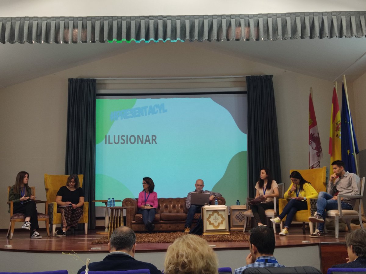 En la puesta en común de las sesiones de ayer, nos cuentan los compañeros los pros y contras de los PIE. Valoración general: 10

#presentaCyL #innovaCyL