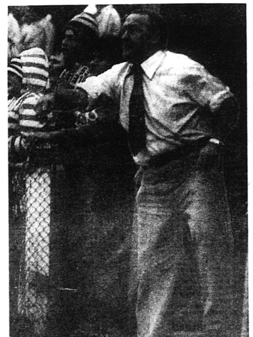 1975sanflseason's tweet photo. It was a great afternoon of footy at Unley with a packed house for @SturtFC v @PAFC
Photos from the action with Jack Oatey watching on, Davies with the winning smile, Evans marking strongly and Graham using his pace.
The entire last term is here -
Β
https://t.co/iwg2eXrxjZ https://t.co/qUN9bLm8Mc
