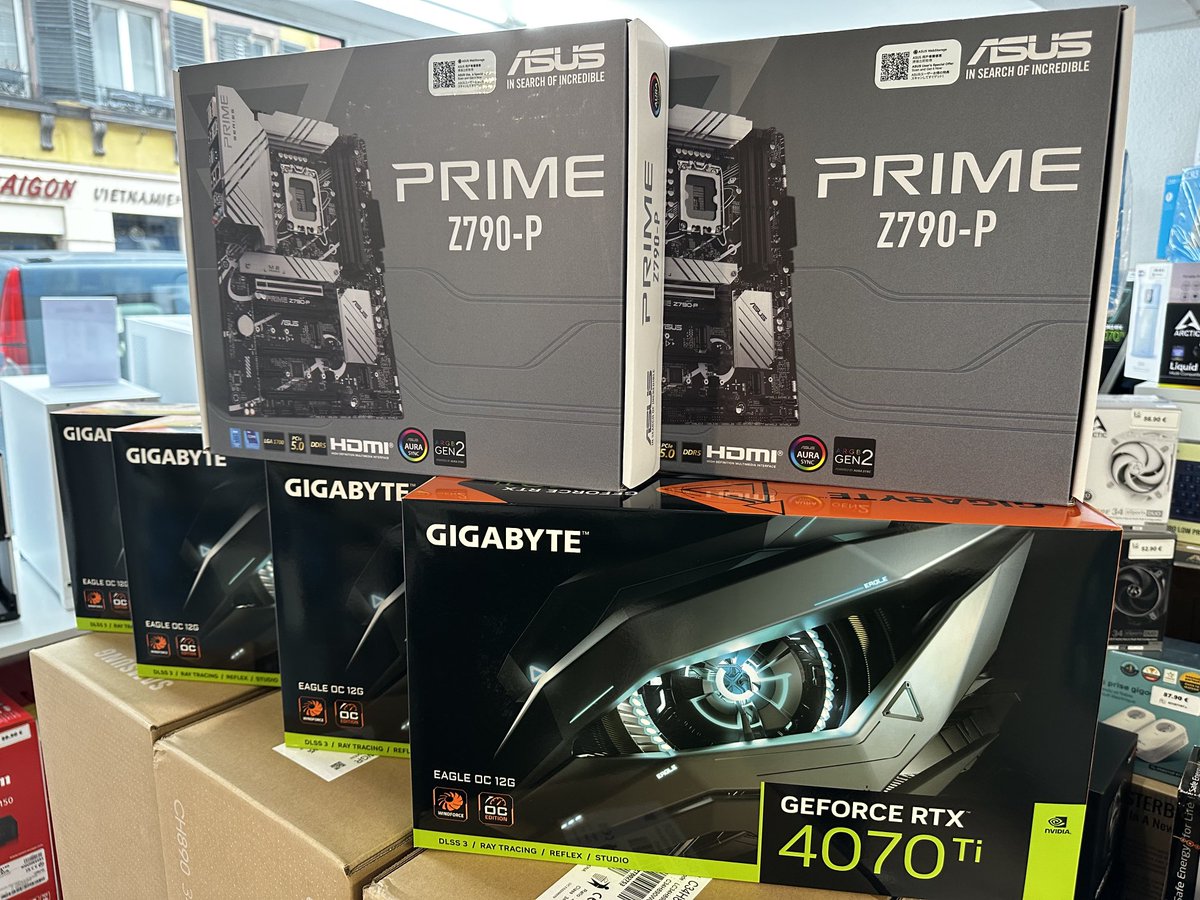 Montage de 4 stations de travail, c’est parti, avec 128 go de ram des I9  13900k et des 4070ti