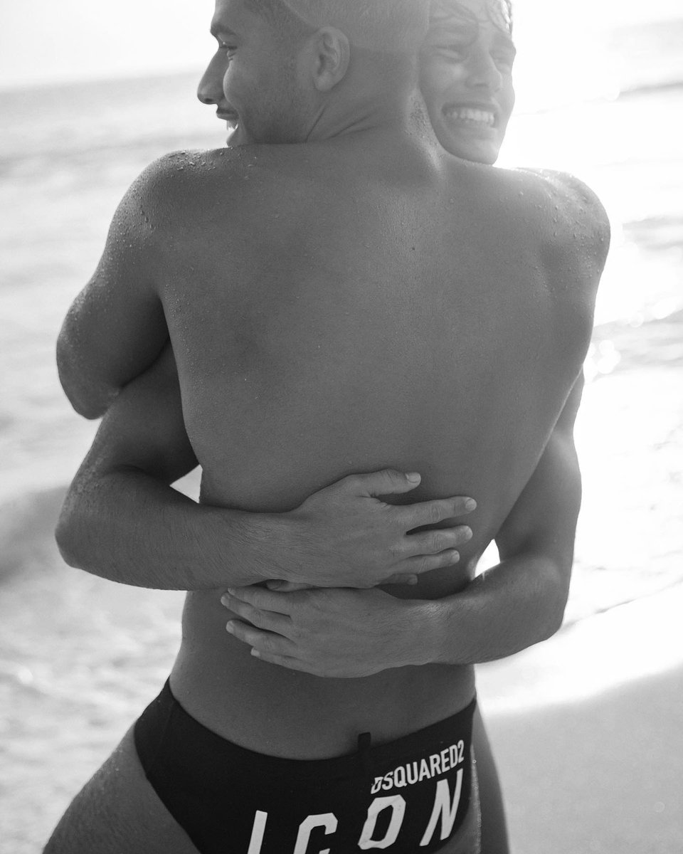 Dsquared2's tweet photo. Suns out, buns out π
The new Icon Spring / Summer Beachwear Campaign 2023.
Directed by: @smiggi
Talents: @giorgioramondetta @corradommartini @tylerandre_ @lilisumner
#DSQUARED2
#D2BEACH https://t.co/ozPzxVmyY7