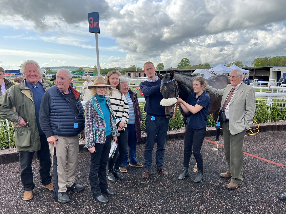 Thorndalefarm's tweet photo. A very happy team of KBRS members in ‘The Going Places Syndicate’ with their horse Lets Go Amigo @LudlowRaceClub . A very credible 3rd and unlucky not be closer. #teamthorndale #syndicates #funracing #ownership #racing https://t.co/2QtHOgJT3q
