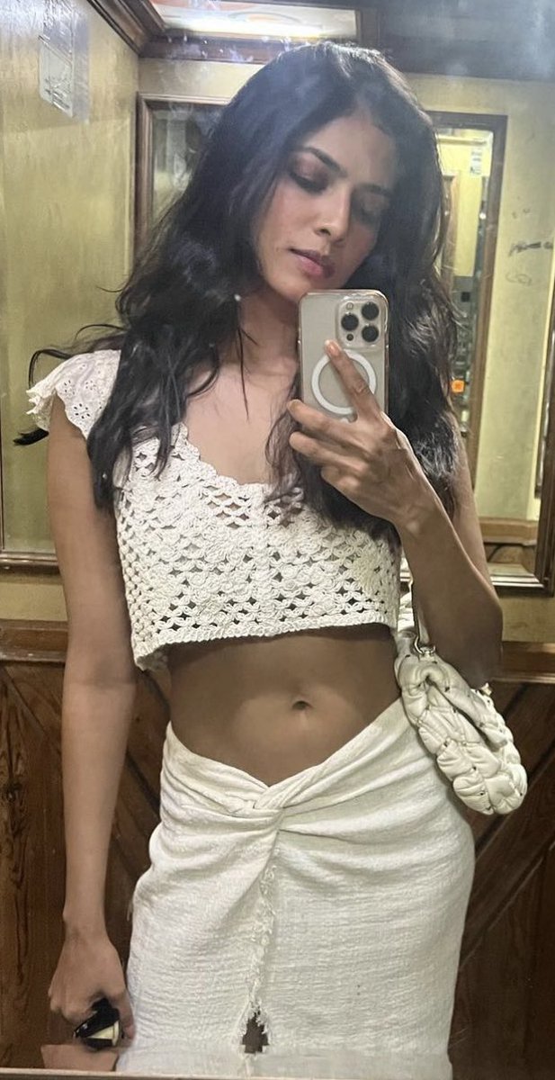 FvwM2AxXgAIhrKo?format=jpg&name=medium