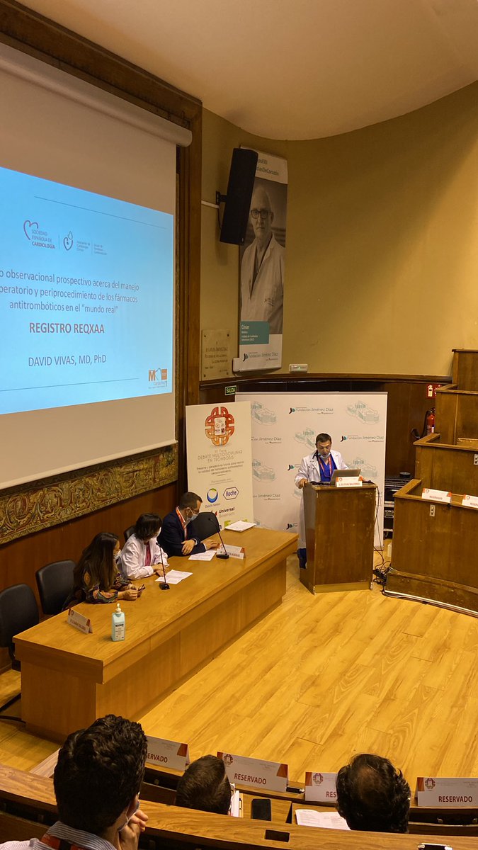 El Dr. Luis David Vivas revisa los datos del registro multidisciplinar REQXAA. 

🩸“Estamos cerca de los 850.000 pacientes anticoagulados en España”

#ForoTrombosis23