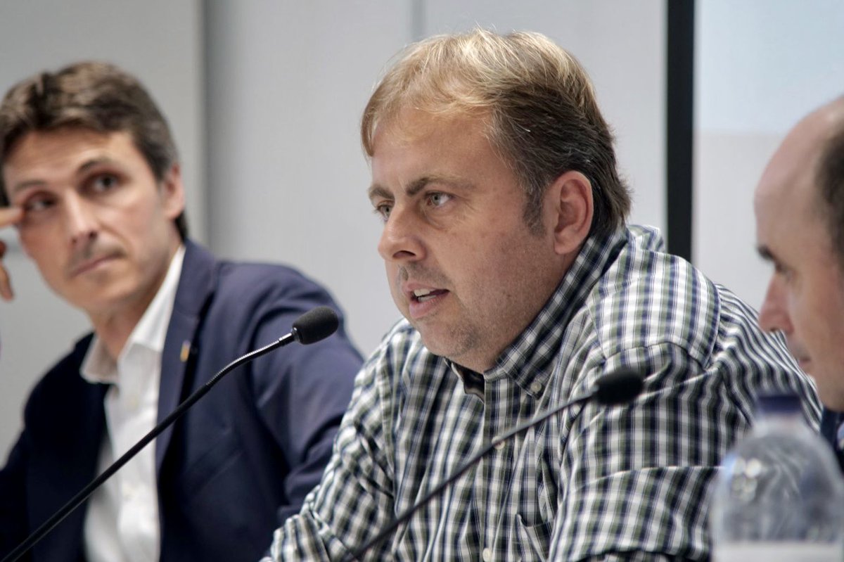 Debat a 3 sobre pagesia i sequera ahir a Riudoms, amb Txema Bages i Josep Ferré, pagesos ferms i molt estimats a la comarca. Gràcies, co-candidats <a href="/SPRiudoms/">Sergi Pedret 🎗</a> i <a href="/isabelgomezfa/">Isabel Gómez</a>, x convidar-m’hi. Tinc molt clar q us hem d’ajudar en la regeneració d’aigües x al regadiu. I ho farem!💧