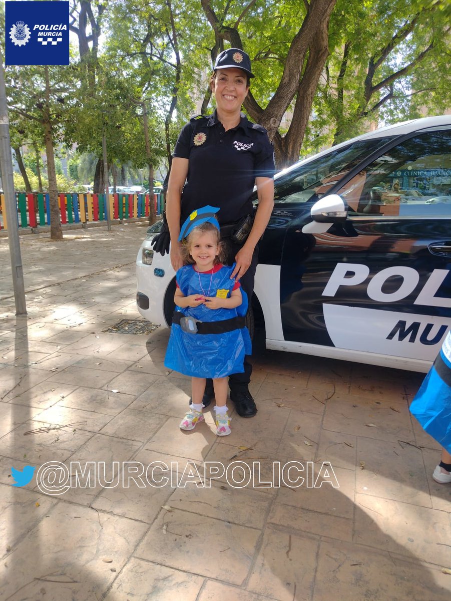 MurciaPolicia's tweet photo. Nuestra compañera Lola ha visitado la Escuela Infantil Neno'star #Murcia para mostrarles su oficio a los más pequeños
Una actividad participativa en la que han aprendido muchísimo sobre nuestra labor en la seguridad ciudadana
Gracias a los peques y al centro por su cálida acogida https://t.co/QEQGSYpwma
