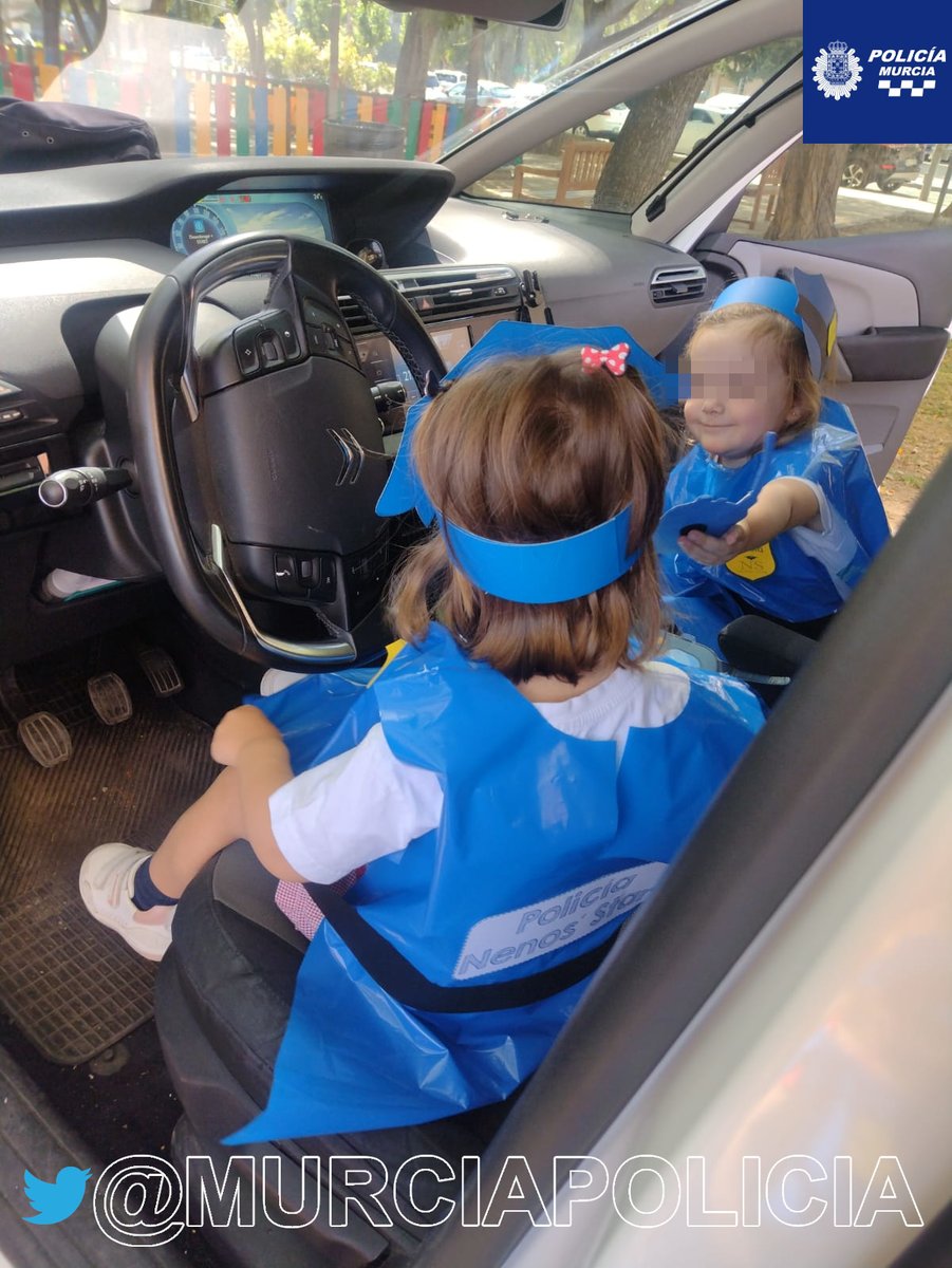 MurciaPolicia's tweet photo. Nuestra compañera Lola ha visitado la Escuela Infantil Neno'star #Murcia para mostrarles su oficio a los más pequeños
Una actividad participativa en la que han aprendido muchísimo sobre nuestra labor en la seguridad ciudadana
Gracias a los peques y al centro por su cálida acogida https://t.co/QEQGSYpwma