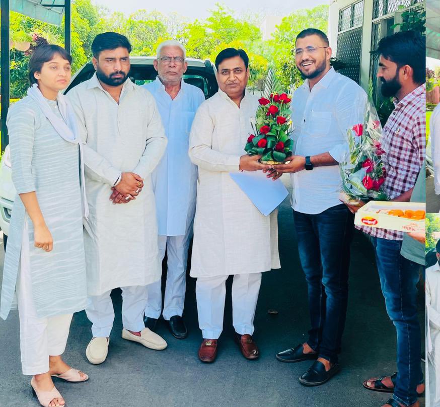 अध्यापकों के तबादले अविलंब करवाने ,TSP शिक्षकों का उनके गृह ज़िले में समायोजन करने तथा पीटीआई शिक्षकों की नई नियुक्ति से पहले तबादले करवाने की माँग को लेकर अध्यापक महासंघ ने गोविंद सिंह डोटासरा की मुलाक़ात !!
<a href="/INCRajasthan/">Rajasthan PCC</a>