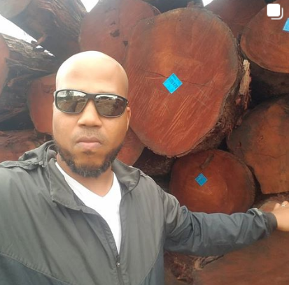 Maria49334347's tweet photo. Alert: Scammer Eli Drake is trying to scam people again. He had kept our deposit for over 4 years without any delivery of the goods. After I exposed his scam online, we had found more buyers been scammed by Eli Drake (https://t.co/cMLXm5vOhk). https://t.co/jpjLoLqemP