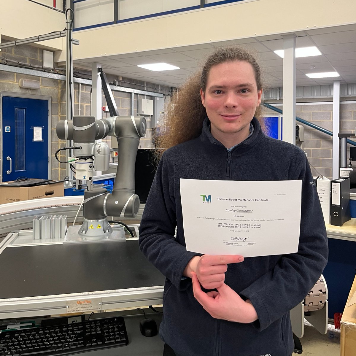 lgmotion's tweet image. A big round of applause to Hanad and Christopher for completing their @techmanrobot maintenance training! Well done guys, keep up the hard work!👏

loom.ly/ZOetPdg

#Training #TechmanRobot #Cobot #LGMotion