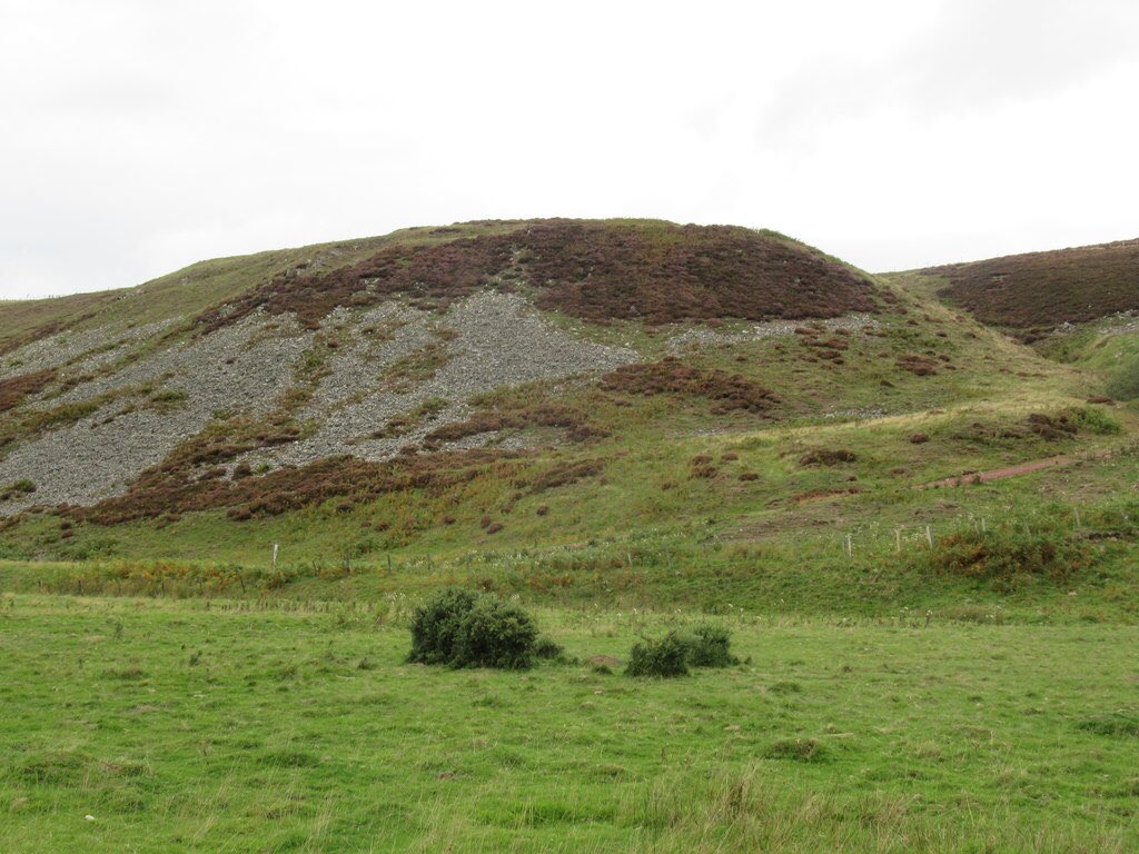 silverhills64's tweet photo. Love the name of Wrunklaw a #promontary #partialbivallate #fort on a precipitous location in the Lammermuirs. With a deep #ditch and massive #ramparts it was later occupied as a medieval farmstead. Sadly not my images… #HillfortsWednesday https://t.co/Lq4uSdamGa