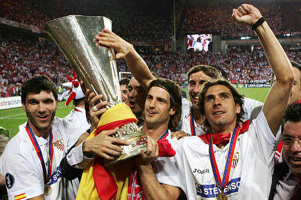 AngelPereez_16's tweet photo. Buenas a todos. HOY, 10 de mayo, se cumplen 17 años de la 1º Final Europea del Sevilla FC. Para conmemorar este día tan importante, os traigo este hilo recordando aquella histórica gesta.

🧵 Eindhoven, el principio de todo. https://t.co/gY1lA9Zdye