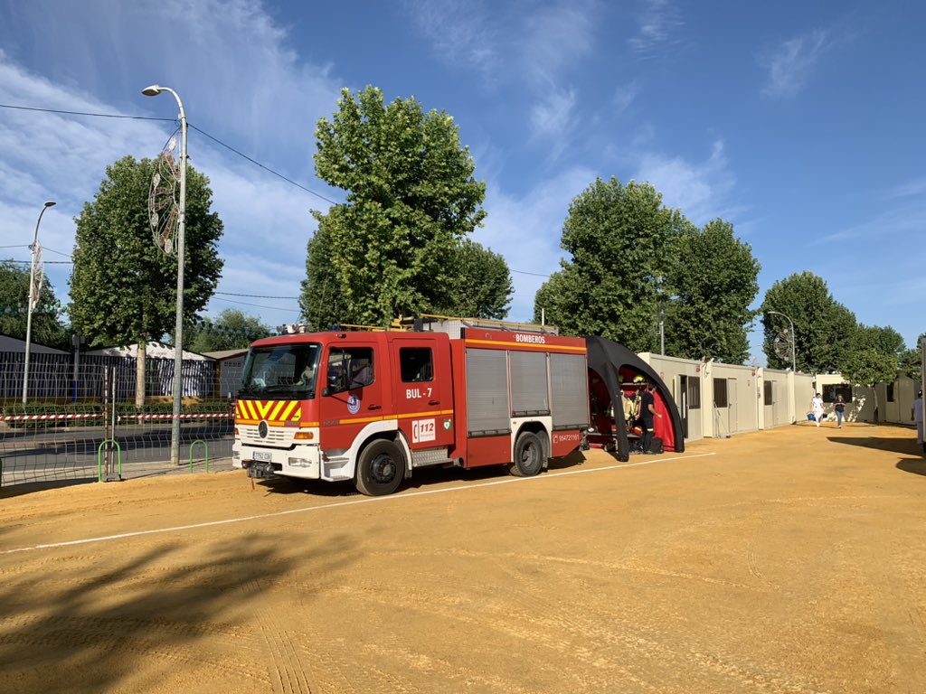 ℹ️ Queda activado nuestro dispositivo preventivo #feriadoshermanas2023 para atender posibles incidencias en el recinto ferial.  #Bomberos <a href="/aytodoshermanas/">Ayuntamiento de Dos Hermanas</a>