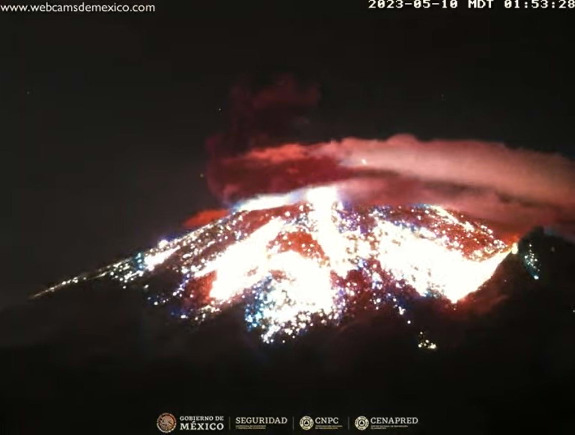 webcamsdemexico's tweet photo. ⚠️ AVISO ⚠️

🌋 Explosión del #Volcán #Popocatépetl a las 01:52 hrs.
Vista: #Tlamacas.

Reportes de que la explosión se escuchó en algunas zonas de #Puebla.

🚦 Alerta Volcánica: #AmarilloFase2.
Vía: #CENAPRED @CNPC_MX.
https://t.co/M4bqfSqmTg https://t.co/Ssln75sl1e