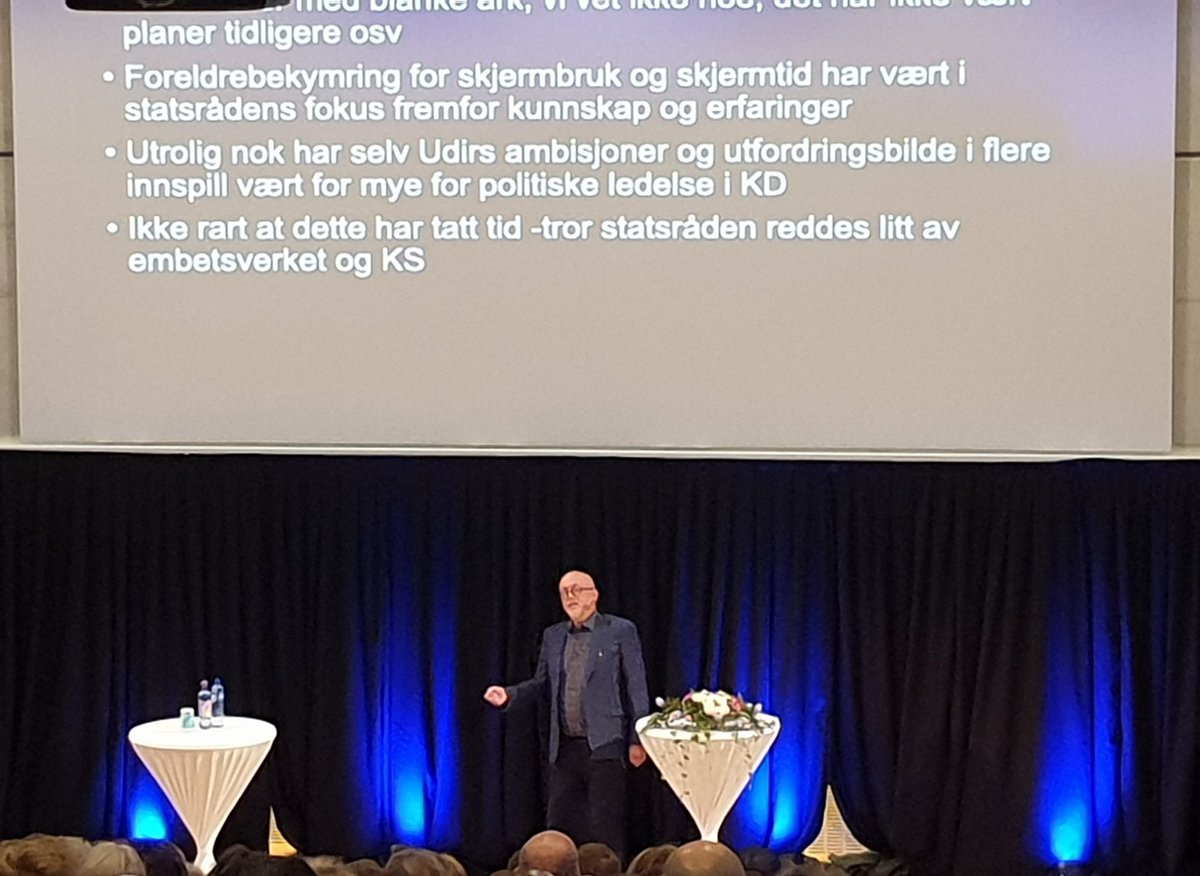 janlindso's tweet photo. Skap settes på plass av @mortensoby på @NKULkonf. Digitaliseringsstrategien er preget av foreldrebekymring for skjermbruk fremfor kunnskap og erfaringer. #nkul23 https://t.co/rBUiKaHcYw