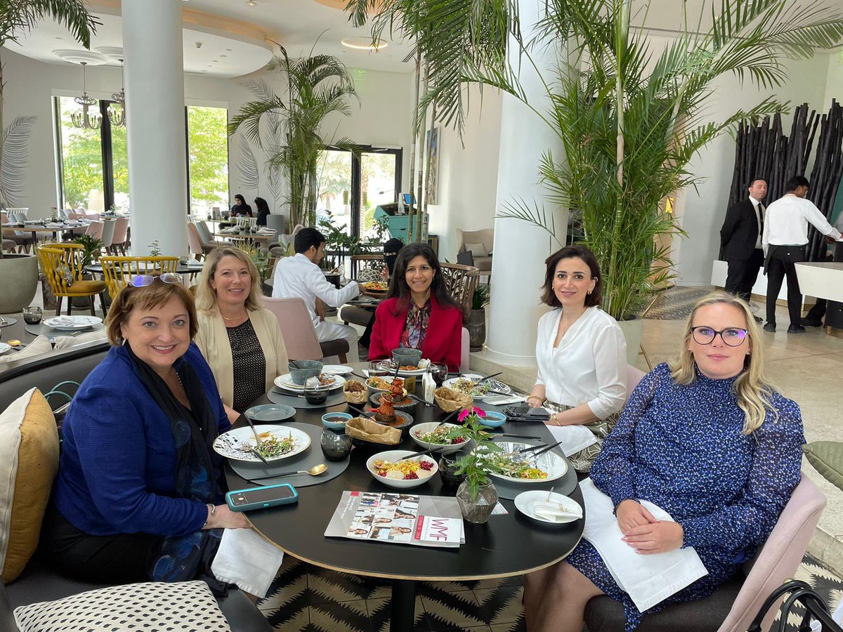 U.S. Embassy Kuwait (@usembassyq8) on Twitter photo تحت مظلة تعزيز الأمن الاقتصادي للمرأة، زارت الكويت هيثر هنيون <a href="/HHenyon/">Heather Henyon</a>، الرئيس التنفيذي لشركة <a href="/mindshiftcap/">Mindshift Capital</a>، وذلك لمناقشة فوائد الاستثمار من منظور النوع الاجتماعي مع سيدات أعمال ورواد أعمال وممولين كويتيين. هل تعلمون أن 0.1٪ فقط من رأس المال الاستثماري يتدفق إلى الشركات التي تحت مظلة تعزيز الأمن الاقتصادي للمرأة، زارت الكويت هيثر هنيون <a href="/HHenyon/">Heather Henyon</a>، الرئيس التنفيذي لشركة <a href="/mindshiftcap/">Mindshift Capital</a>، وذلك لمناقشة فوائد الاستثمار من منظور النوع الاجتماعي مع سيدات أعمال ورواد أعمال وممولين كويتيين. هل تعلمون أن 0.1٪ فقط من رأس المال الاستثماري يتدفق إلى الشركات التي