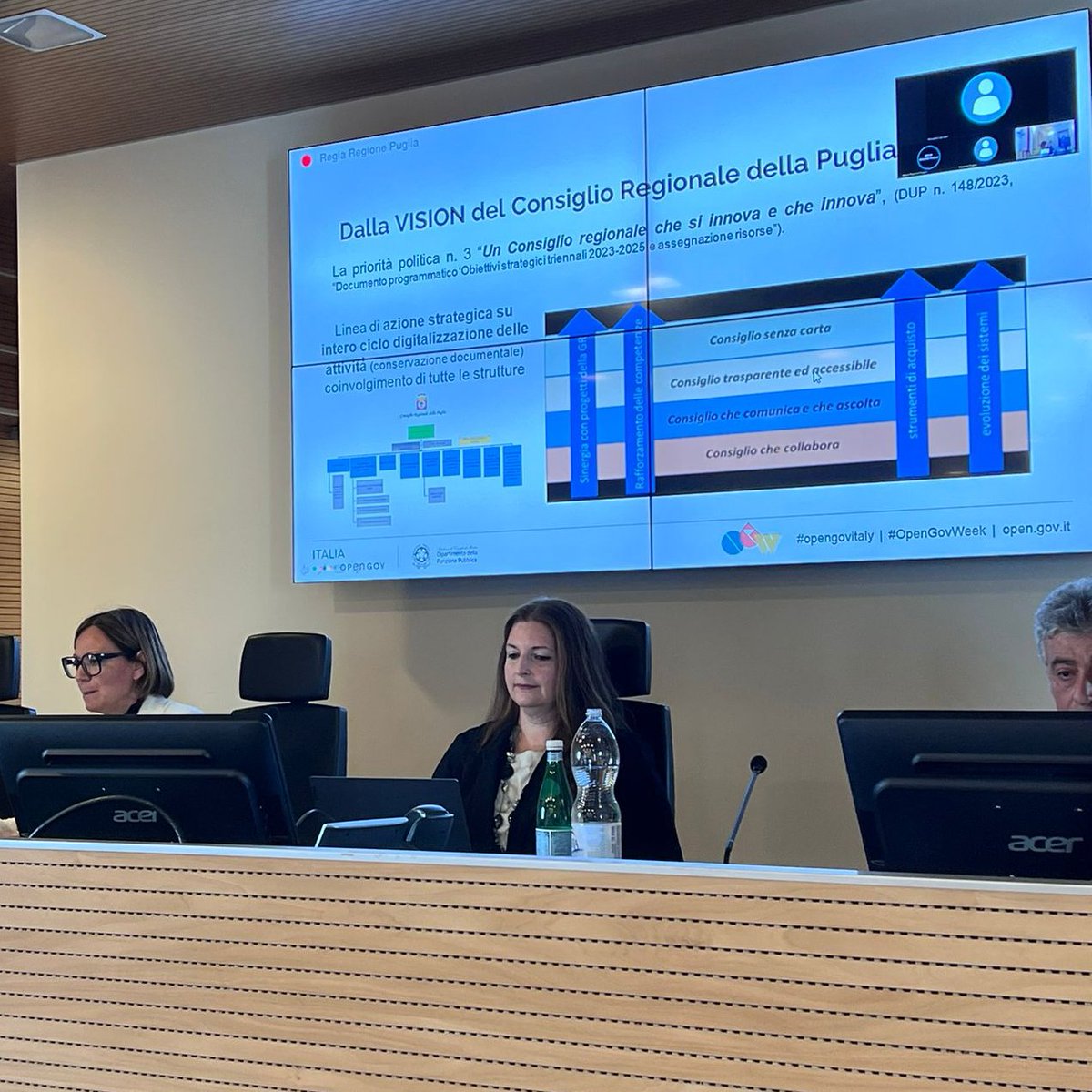 RegionePuglia's tweet photo. #Opengovweek #MariaConte: "La trasformazione digitale parte da procedure semplificate e azioni per l'accessibilità, requisiti infrastrutturali, organizzativi.
La vision del Consiglio regionale è creare sistemi senza documenti cartacei".
➡️https://t.co/FGej6o5Wzb https://t.co/ClJJnnFE9N