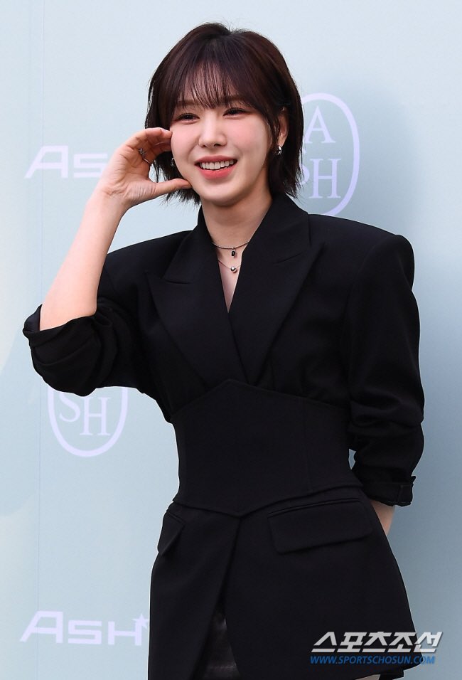 theseoulstory's tweet photo. Red Velvet Wendy tested positive for COVID-19 and will temporarily suspend all activities

Source: https://t.co/vNrak5S36k https://t.co/5sNcReNutz