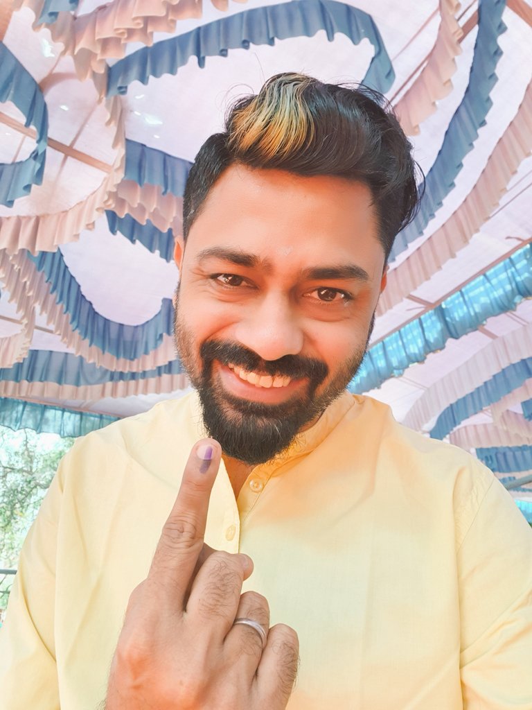 Mikemurali's tweet photo. Duty Duly Done! 

Friends pls do go and vote with 1 finger,
2 exercise your duty without fail! 
For these 3 purposes:  Its our right, duty and responsibility...
4 the betterment of our nation! 
Hoping for a great 5 years! 

#vote #ElectionDay https://t.co/UYmNrGichT