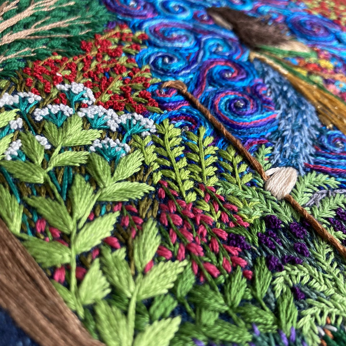 Good morning, here’s a side angle of textures from my last embroidery for you today. 🌿🌺🌀 I’m currently preparing to start something new, so wish me luck… 😉🧵🪡 #stitchedart #thesewingsongbird
