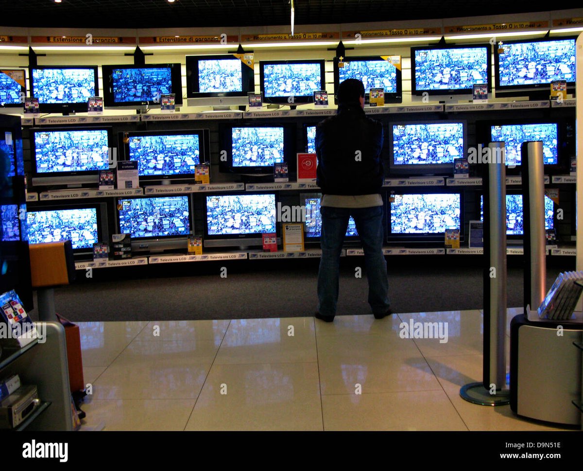 yourstartupman's tweet photo. TV audience is growing in complexity as idiot box turns smart.
With #OTT aggregation & #5G service availability, homes that watch TV only via the #Internet might grow.
But, 150M dark homes are neither connected to TV nor OTTs.
#media #entretainment #DitalIndia https://t.co/eBIkEJag5w