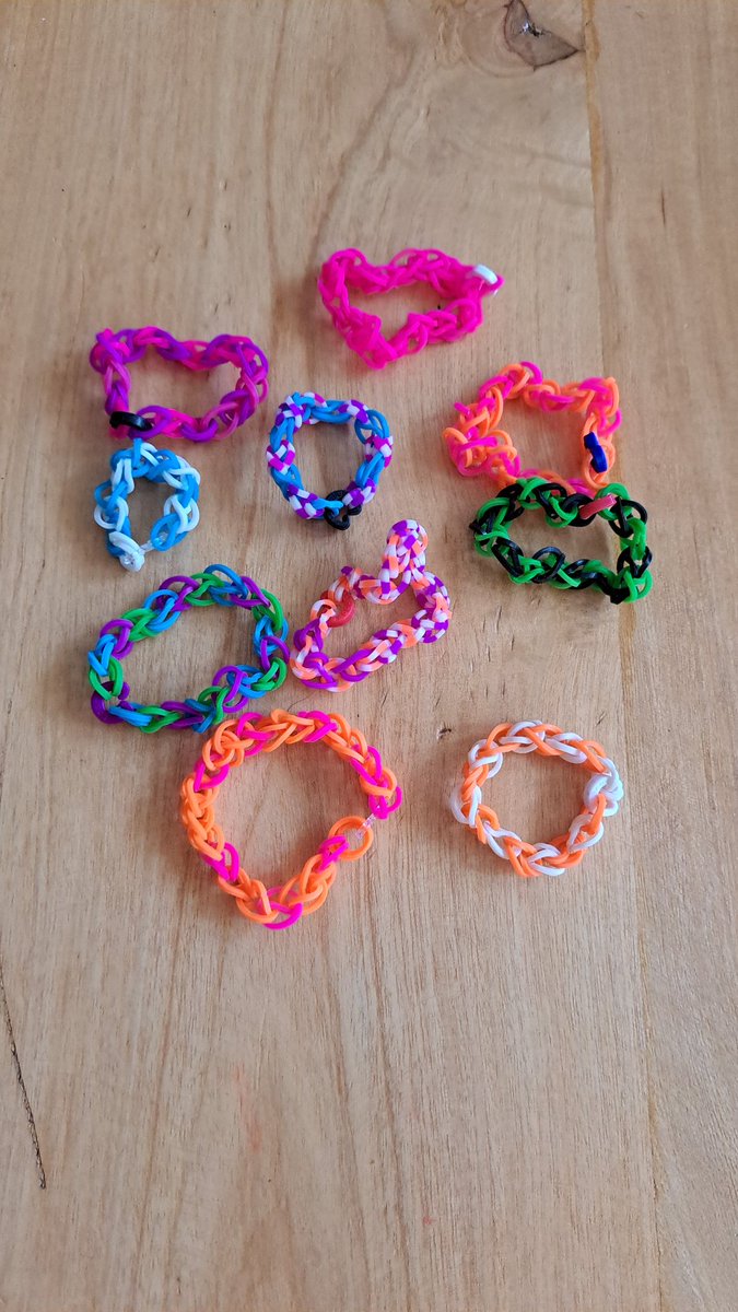 AndreaLConroy's tweet photo. Our 6yo went ahead and independently booked a table at the farmers market for this Friday. She's selling friendship bracelets she made to support the Ugandan Society for the Protection and Care of Animals #USPCA. Please join her initiative 😻🐶 https://t.co/MmuGCsucN5 @ISU_Early https://t.co/xd5ehHG2Cz