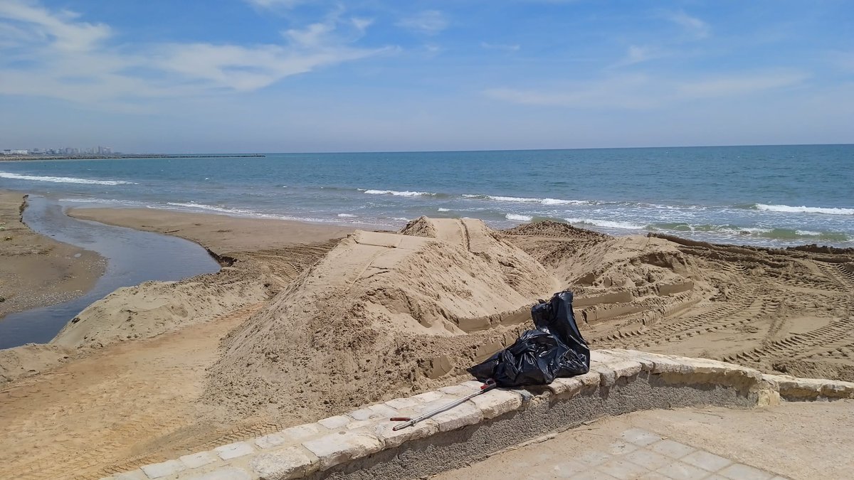 ayto_alboraya's tweet photo. ❗️ S'estan fent treballs d'anivellament de l'arena en #LaPatacona i #PortSaplaya

🏖 Per a equipar les platges i col·locar els quiosquets, les passarel·les i les zones d'ombra

⛱ Les labors de muntatge començaran a partir del 15 de maig https://t.co/xJJIUcaW8p