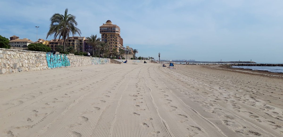 ayto_alboraya's tweet photo. ❗️ S'estan fent treballs d'anivellament de l'arena en #LaPatacona i #PortSaplaya

🏖 Per a equipar les platges i col·locar els quiosquets, les passarel·les i les zones d'ombra

⛱ Les labors de muntatge començaran a partir del 15 de maig https://t.co/xJJIUcaW8p