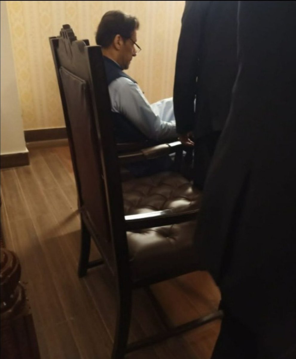 asadm1998's tweet photo. خان صاحب اللہ پاک آپ کو اپنی حفظ و امان میں رکھے آمین ۔۔۔
#عمران_خان_کو_رہا_کرو
#BehindYouSkipperAlways
#عمران_خان_ہماری_ریڈ_لائن
@Kh_Ali_d2 @ImranKhanPTI @MashwaniAzhar https://t.co/GipzLTn266