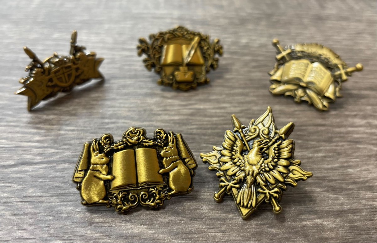 🐰本日発売🐰 #本好きの下剋上 「ダンケルフェルガー紋章」ピンバッチ