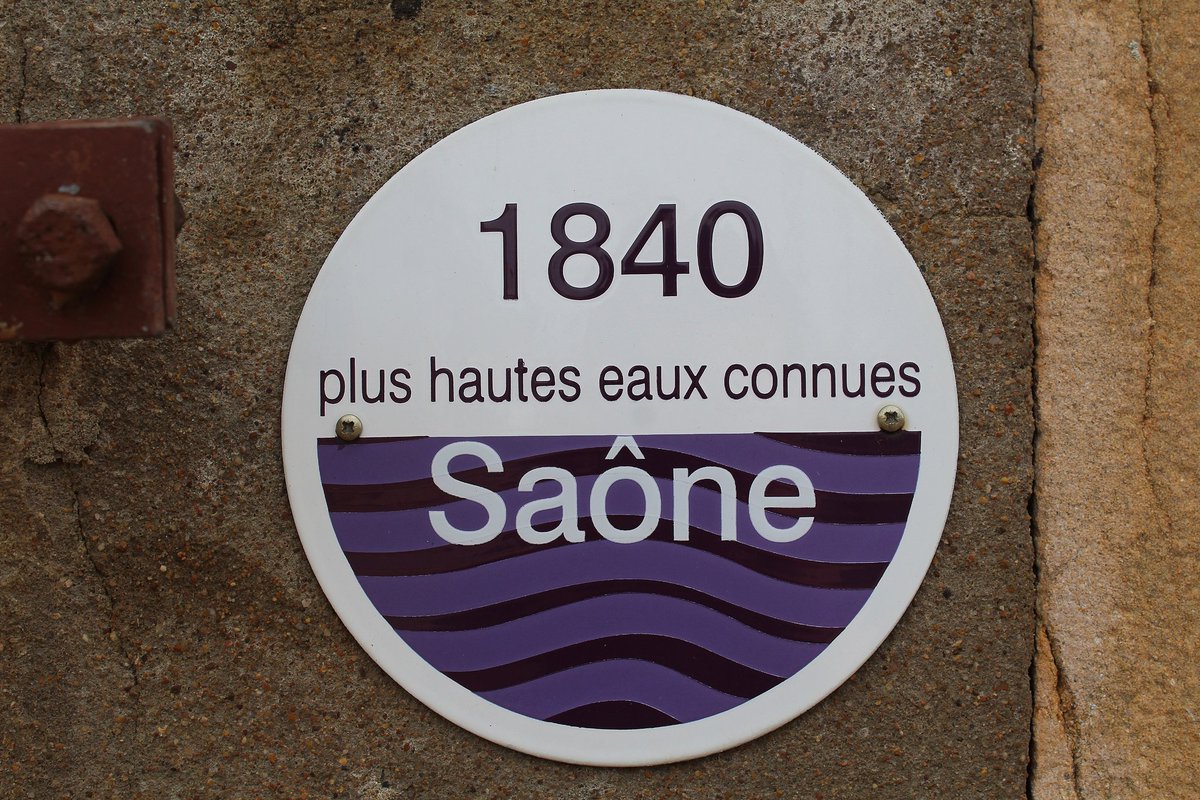 VaIentinn's tweet photo. [...] clayonnages a sans doute du commencer peu après la crue de novembre 1840 au bilan désastreux : plus de 2000 maisons détruites entre Ain et Saône-et-Loire.

https://t.co/XfuZOFHZpo https://t.co/DoFWcvtu3M
