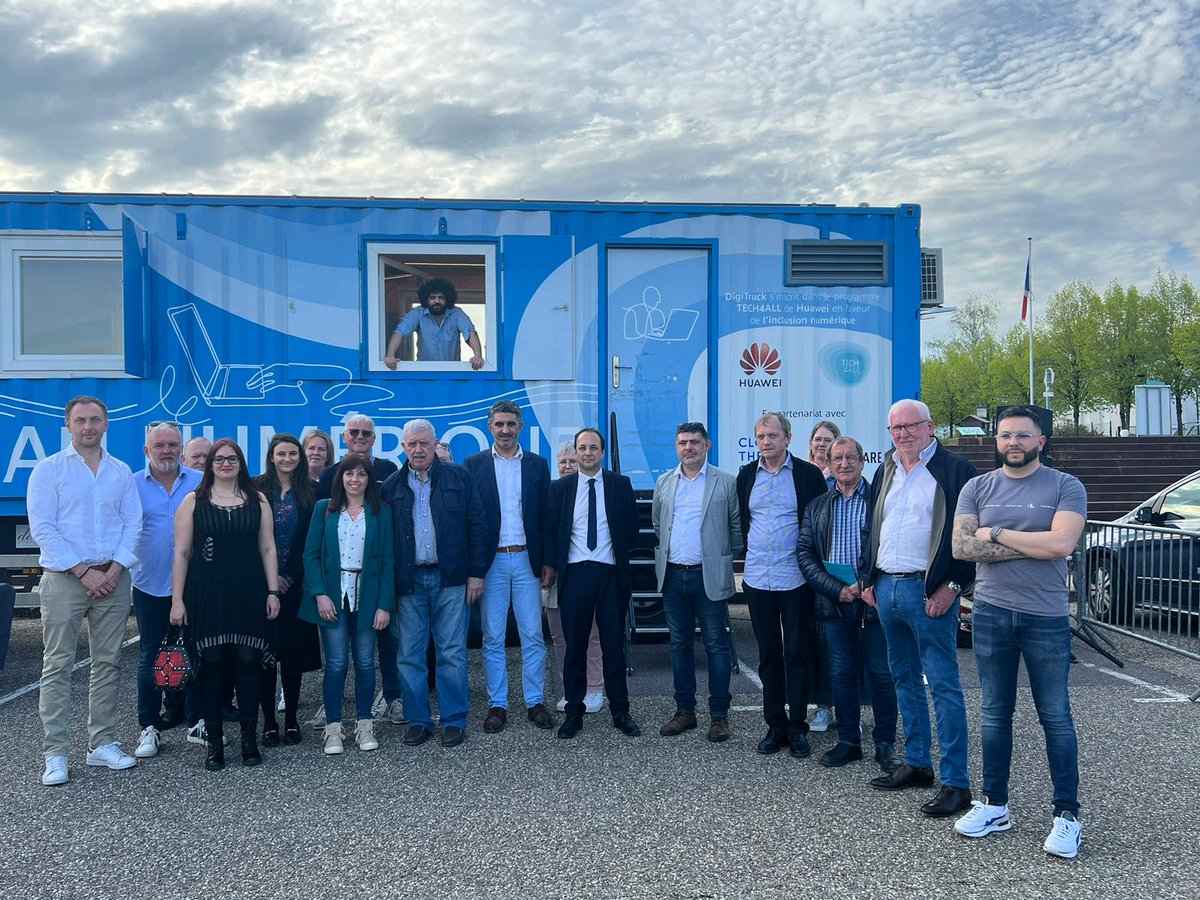HUAWEI_TECH4ALL's tweet photo. On May 5, we held a tour of the #France #DigiTruck &amp; welcomed

➡️Didier Zimny, Mayor of Folschviller &amp; VP of the Saint-Avold Agglo Community 
➡️Salvatore Coscarella, President of the Saint-Avold Agglo Community
➡️ Emmanuel Schuler, City Councilor 

#DigiSkills #TECH4ALL https://t.co/h1rsZIIeQP