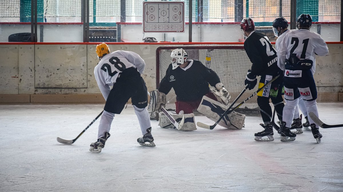Wally44's tweet photo. Lean #Bergmann in Berlin?

Das gab es schon mal.
Vor fünf Jahren, im Juni 2018, beim #ebbDevCamp.

#ebb #Hauptstadteishockey https://t.co/JvLHQDsXHY