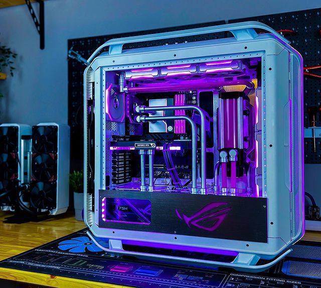 Un C700M White avec watercooling custom juste incroyable. 💯

📸 <a href="/LiquifyMods/">LiquifyMods</a>