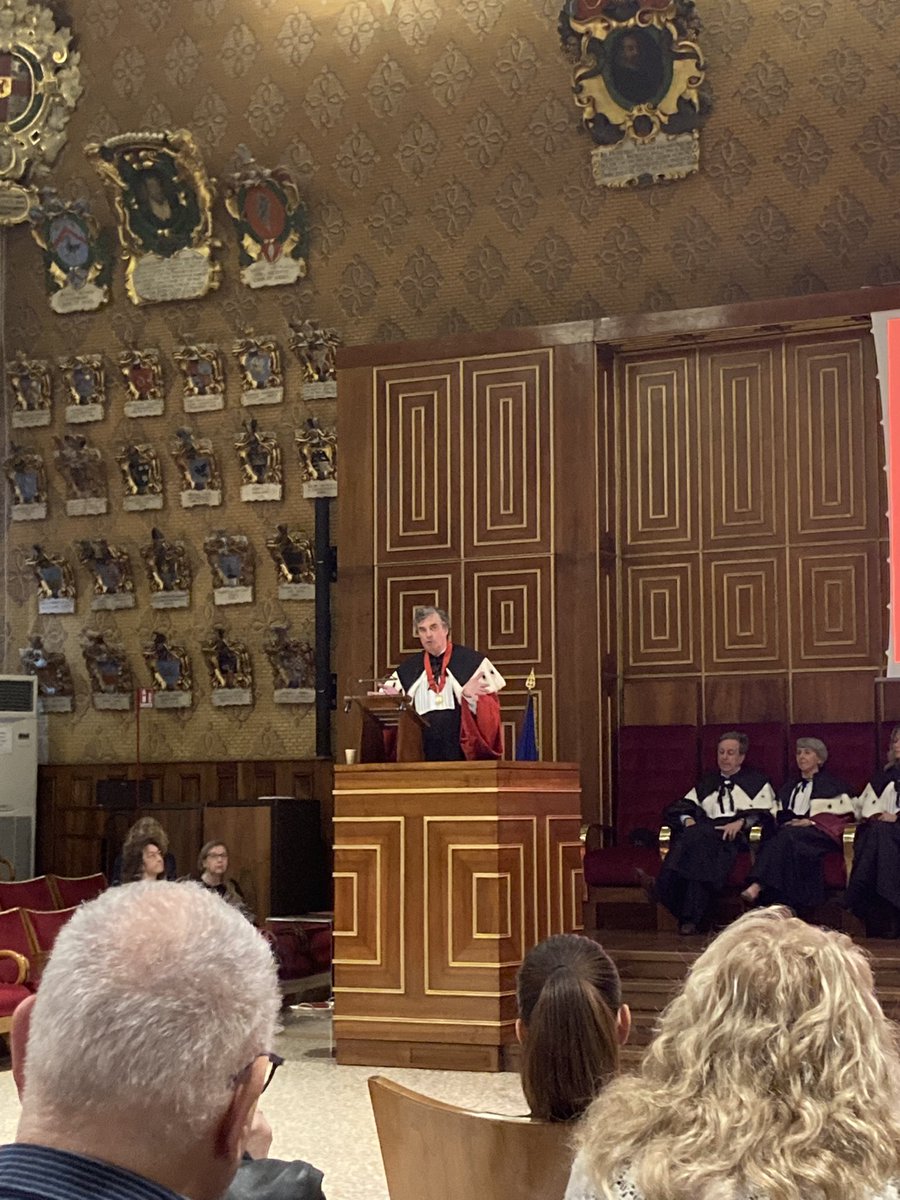 Prof @apdeitos introducing Prof Fletcher receiving his laurea ad honorem @UniPadova. Highly inspirational ceremony & speech!