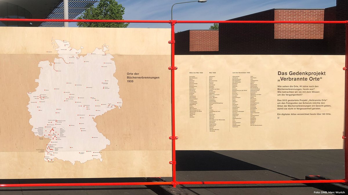 DNB_Aktuelles's tweet photo. Heute gedenken wir der #Bücherverbrennungen vor 90 Jahren. Nicht nur in Berlin brannten die Scheiterhaufen. Für über 160 Orte in Deutschland sind zwischen März und November 1933 Verbrennungen nachgewiesen. @VerbrannteOrte  #Exilarchiv https://t.co/5BrFUAqm7L https://t.co/PGpZ0iG50B
