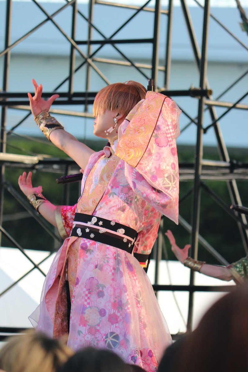 photo_dcs's tweet photo. 殺生石セッション好きすぎるので
殺生石セッションの薄桃さん
だけをPick upしてみました🐰

顔見えないですけど雰囲気で
感じ取って頂けたら幸いです...

#肉フェス2023  #肉フェス  #めせもあ  #MeseMoa  #むすめん  #武道館  #横浜アリーナ  #メンズアイドル  #とみたけ https://t.co/VNUFgi4qh4