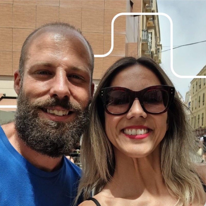 GLS_Spain's tweet photo. No son (solo) fotos de dos compañeros de GLS.
Son las experiencias intercambiadas, las posibles mejoras que han surgido, las sinergias que se han generado📦
Eso es el #Driverday. Y por eso en #GLSSpain el personal de oficina acompaña al de reparto. Para seguir aprendiendo.