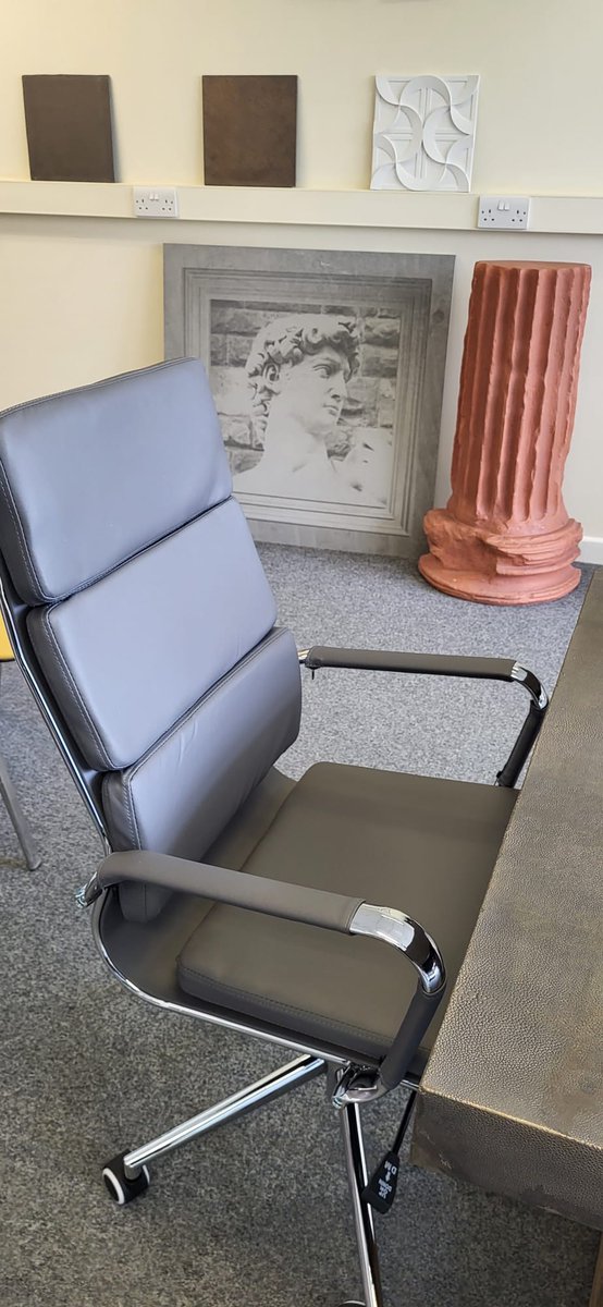 chrisbeon's tweet photo. We recently took a trip to Bishop's Castle to deliver new boardroom chairs to @JesmoniteLtd

It's great to work with #Shropshire companies as well as companies across the UK. If you are looking for #boardroom chairs or #computerchairs get in touch on 01952 292606. https://t.co/4YraM9w9TP