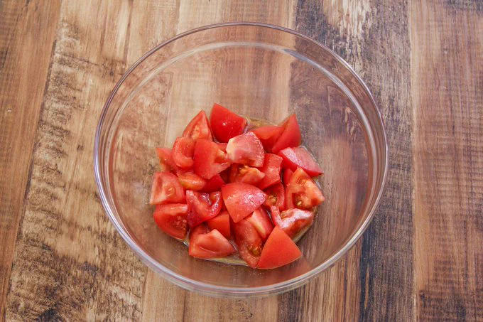 さっぱりしたものが食べたいときにもぴったりそう！トマトで作る、簡単でお手軽な「ナムル」のレシピ！