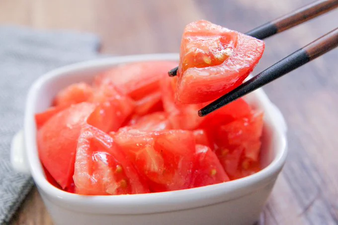 さっぱりしたものが食べたいときにもぴったりそう！トマトで作る、簡単でお手軽な「ナムル」のレシピ！