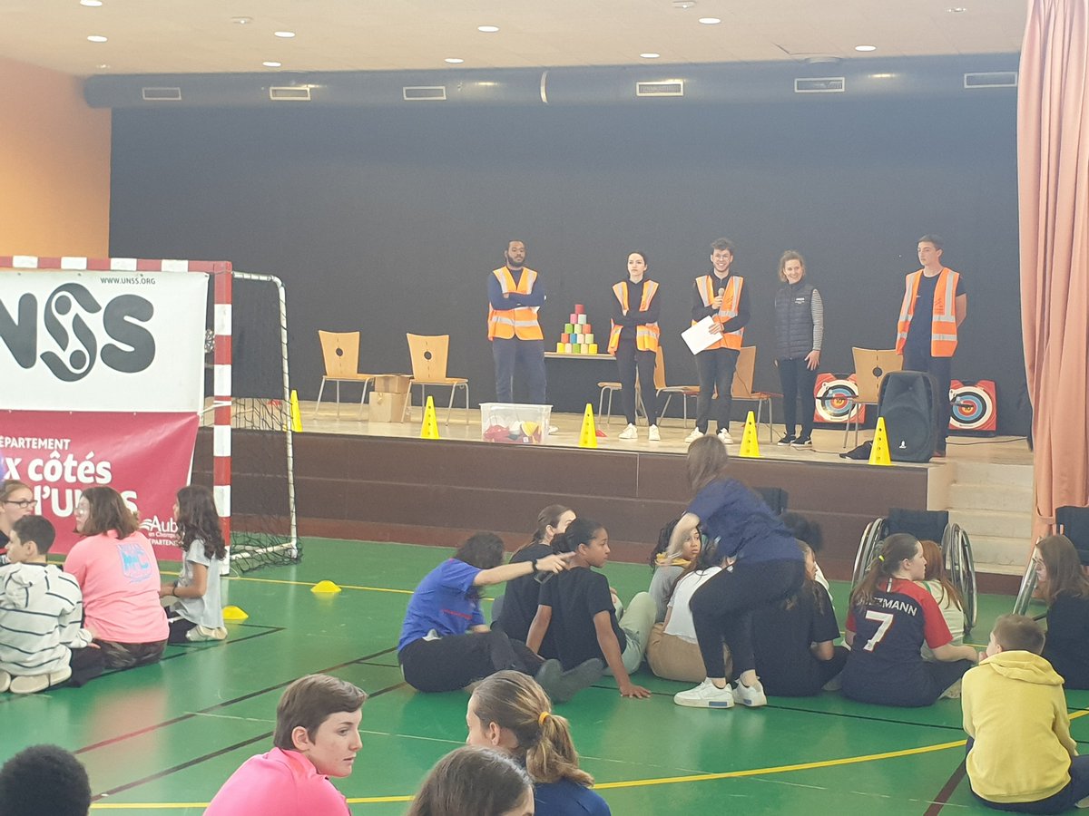 Projet solidaire organisé par des étudiants de l'IUT de Troyes et L'UNSS AUBE à Mesnil St Père.  100 élèves de 6 collèges découvrent des activités handisport.
<a href="/unssaube/">Unss aube</a> <a href="/AubeDepartement/">Département de l'Aube</a> <a href="/UNSSReims/">UNSS Reims</a>  @cd
