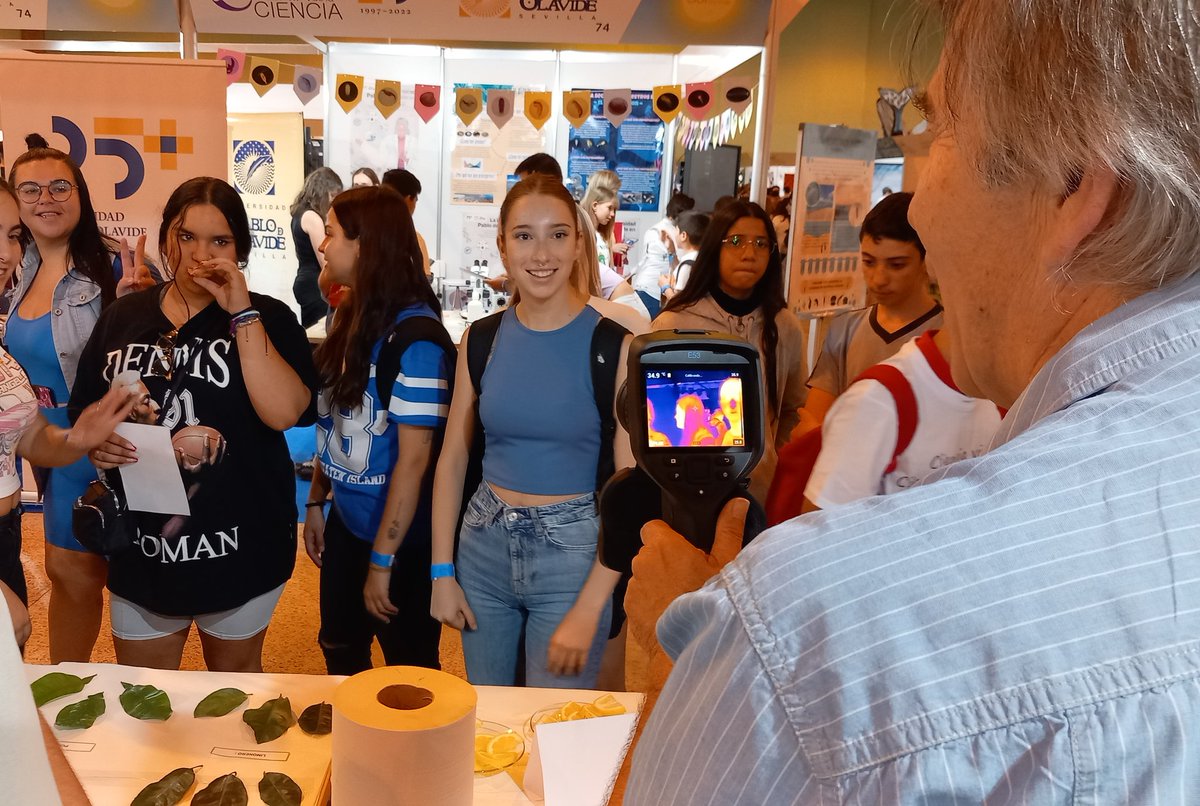 IfapaJunta's tweet photo. ▶️ Arranca la #21FeriaCiencia en @fibesevilla

Visita el stand 79 del #IFAPA y os enseñaremos a extraer ADN 🧬, a identificar especies de cítricos🍋, a determinar los nutrientes presentes en el suelo 🪨 y a usar una cámara termogáfica para monitorizar el estrés hídrico 📷 https://t.co/GoyvG8SRJu