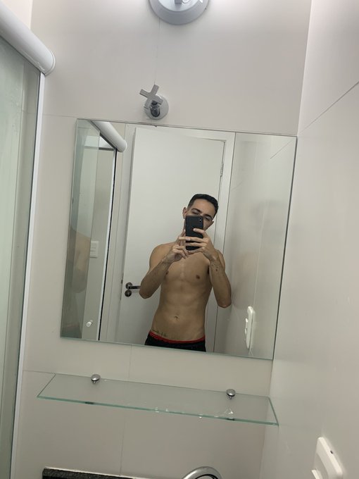 f&atilde; da miley cyrus 👇🏻 https://t.co/UhAfH1ZHLL<a href="/tag/eunascilgbt"class="tags"><span>#eunascilgbt</span></a>