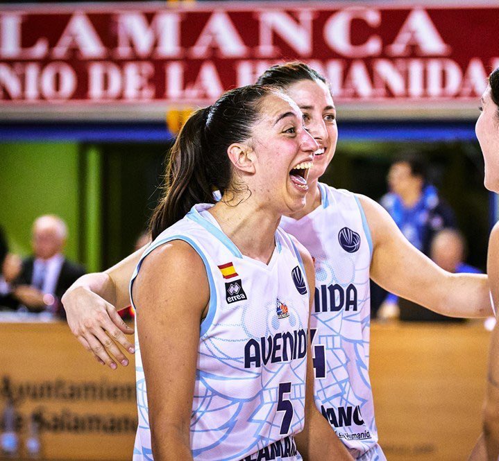 anaislopez23's tweet photo. 🧶 𝐇𝐈𝐋𝐎 | Gracias infinitas, Maite.

Maite Cazorla dice adiós a Perfumerías Avenida y quiero destacar algunos momentos de la base canaria con el equipo salmantino.

Para siempre, una más de la Marea Azul. https://t.co/qsdC9se4HC