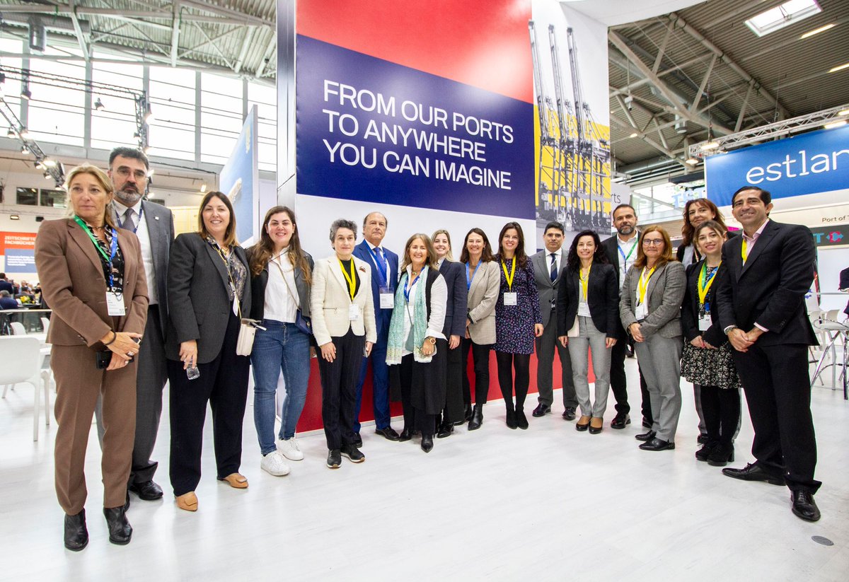 PuertosEstado's tweet image. Continuamos una jornada de reuniones en #TransportLogistic en Munich. Hoy recibimos en nuestro stand a la consejera delegada del @ICEX_ , María Peña. #PortsofSpain