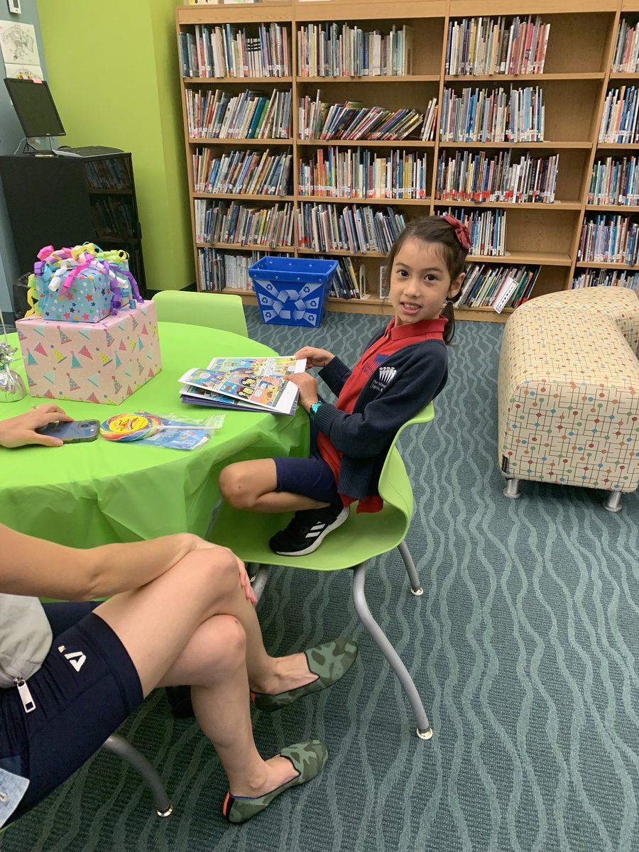 21stStacy's tweet photo. It’s the mechina thru 2nd grade @Davis_Academy birthday book party! #davisme #davis1 #davisk #davis2 https://t.co/srW2XVFNr2