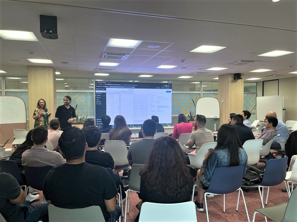 LaSalleBCN's tweet photo. 🎯¡Futuros líderes empresariales de La Salle-URL visitan @BayerEspana! Gracias al equipo de Bayer por esta experiencia enriquecedora para su formación empresarial y por compartir las últimas tendencias en tecnología, negocios y sostenibilidad.
#LSFullTimeMBA #LSMasters https://t.co/4Kh2U7FP0f